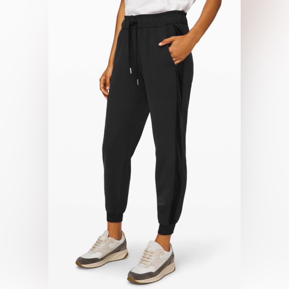 NWOT Lululemon On The Fly Jogger *Velvet Trim SPECIAL EDITION- Size 8